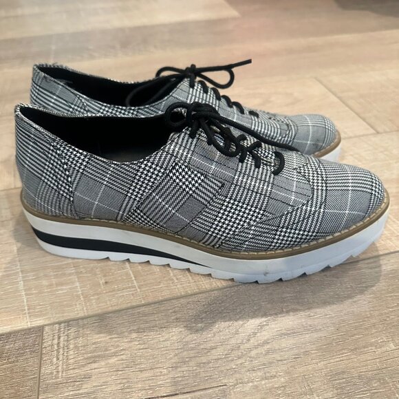 MADDEN GIRL WOMENS BLACK PLAID SHOES SIZE 10 - Picture 1 of 8